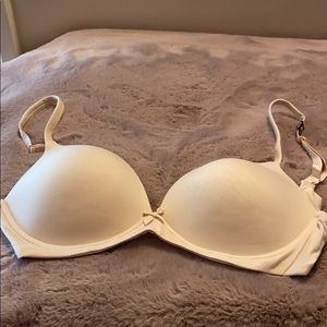 Victoria’s Secret bra (new)